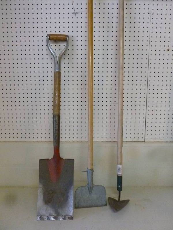 lot 282 image: Lawn And Garden Items