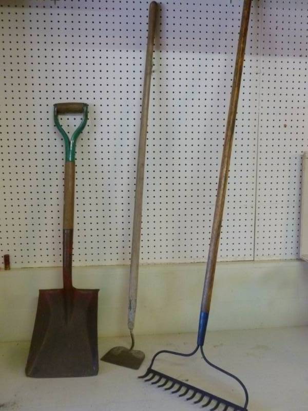 lot 283 image: Lawn And Garden Items