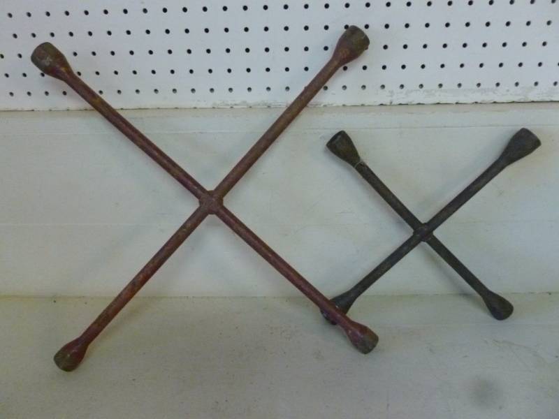 lot 300 image: Lug Wrench
