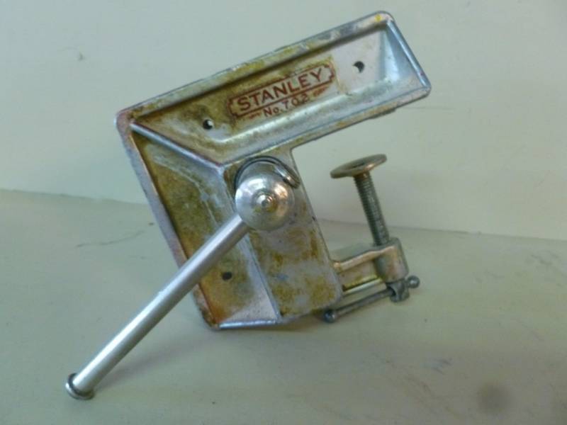 lot 305 image: Aluminum Vise