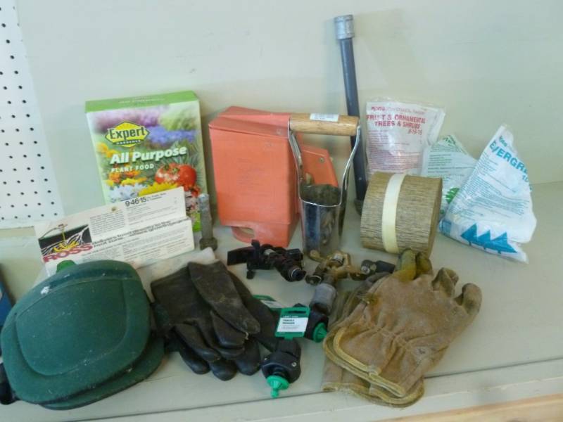 lot 310 image: Lawn And Garden Items