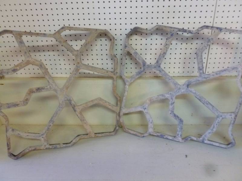 lot 354 image: Cement Molds