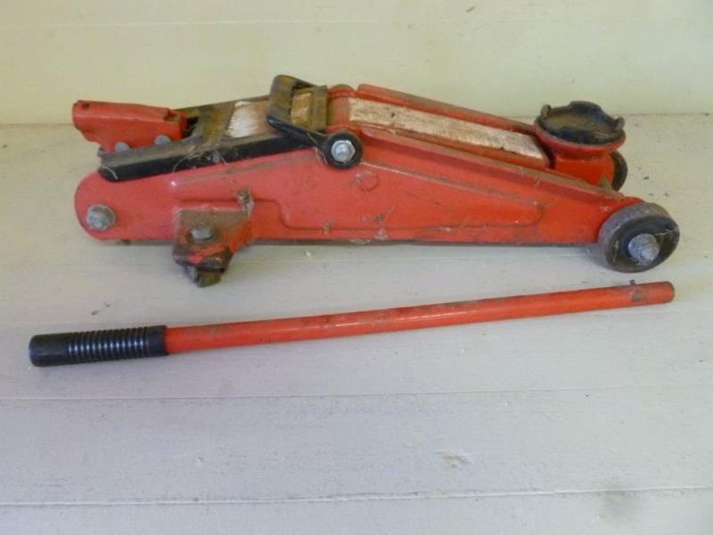 lot 357 image: Service Jack