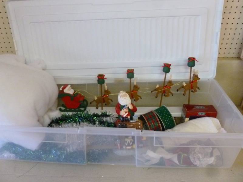 lot 365 image: Christmas Decorations