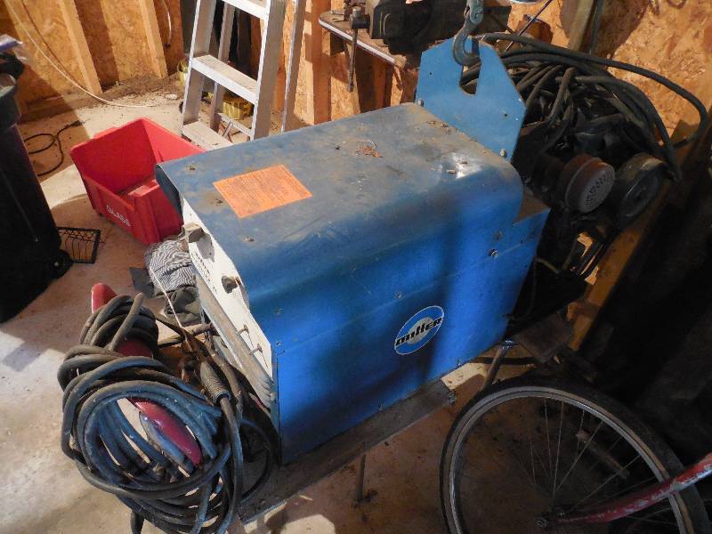 lot 1 image: MILLER BLUE STAR 2E WELDERGENERATOR WITH RECEPTACLES