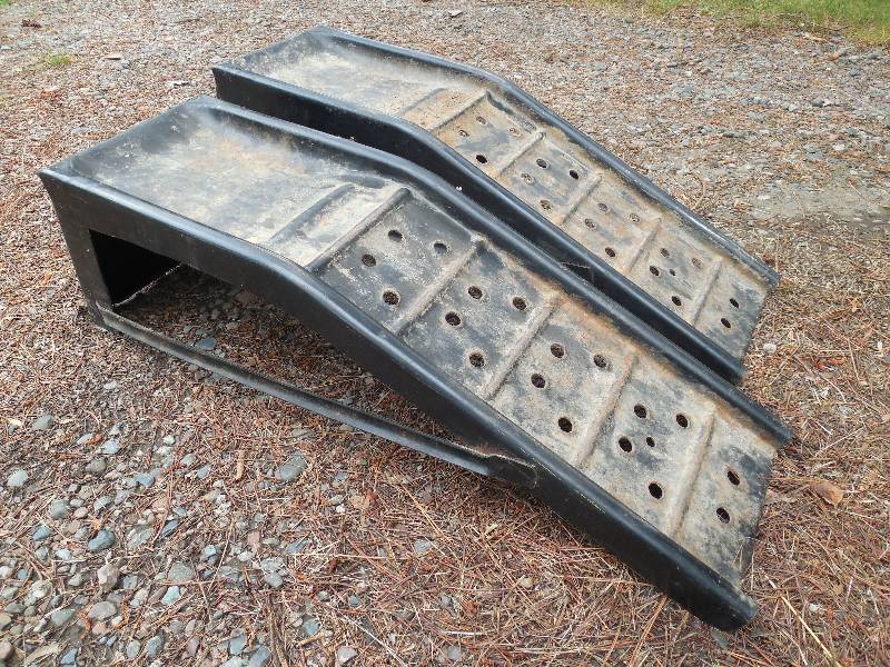 lot 6 image: SET OF CAR RAMPS