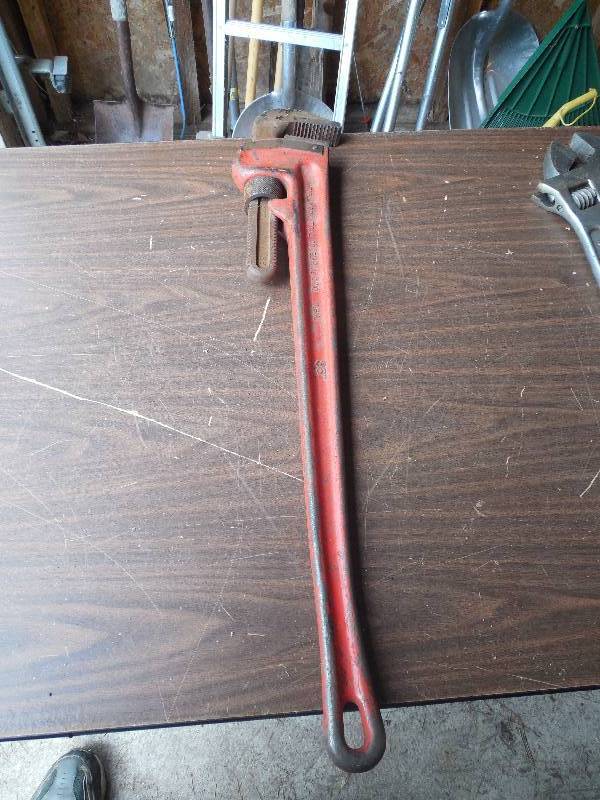lot 8 image: 36 RIGID PIPE WRENCH