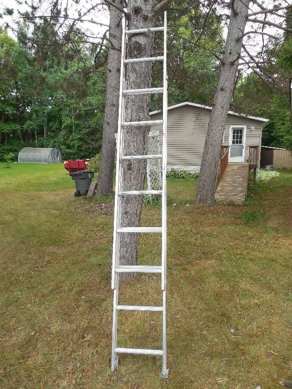 lot 12 image: WERNER 16 EXTENSION LADDER