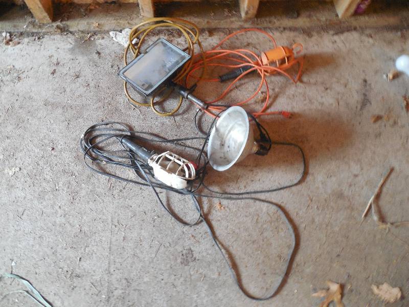 lot 15 image: TROUBLE LIGHT LOT