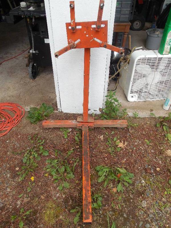 lot 21 image: ENIGINE STAND