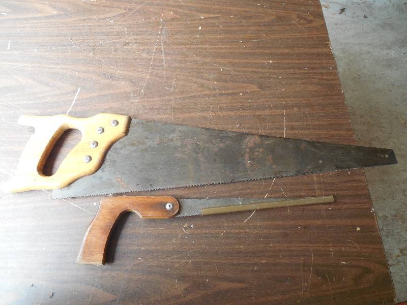 lot 25 image: HAND SAW LOT
