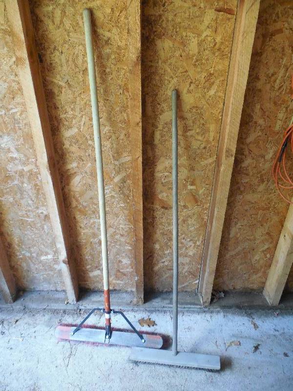 lot 28 image: 2 PUSH BROOMS