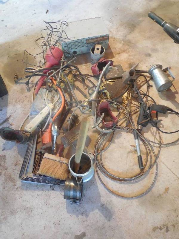 lot 39 image: MASSIVE TOOL LOT