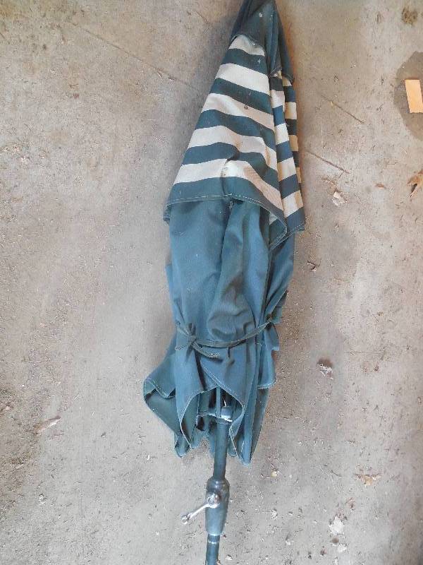 lot 41 image: PATIO UMBRELLA
