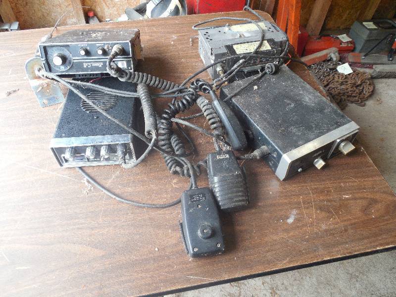 lot 45 image: CB RADIO LOT