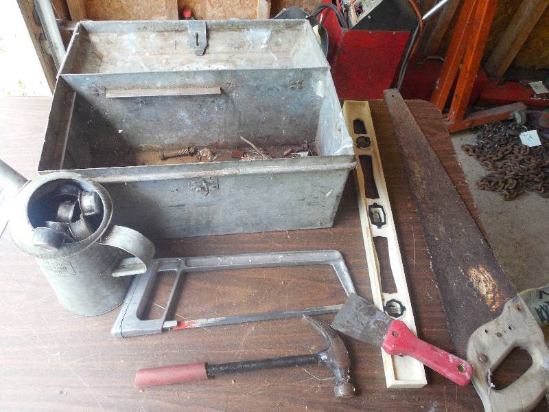 lot 47 image: TOOL BOX & TOOL LOT