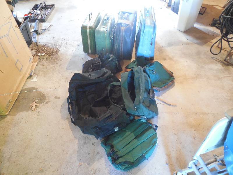 lot 55 image: LUGGAGE  DUFFLE BAG LOT