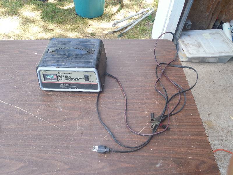 lot 56 image: BATTERY CHARGER  BOOSTER