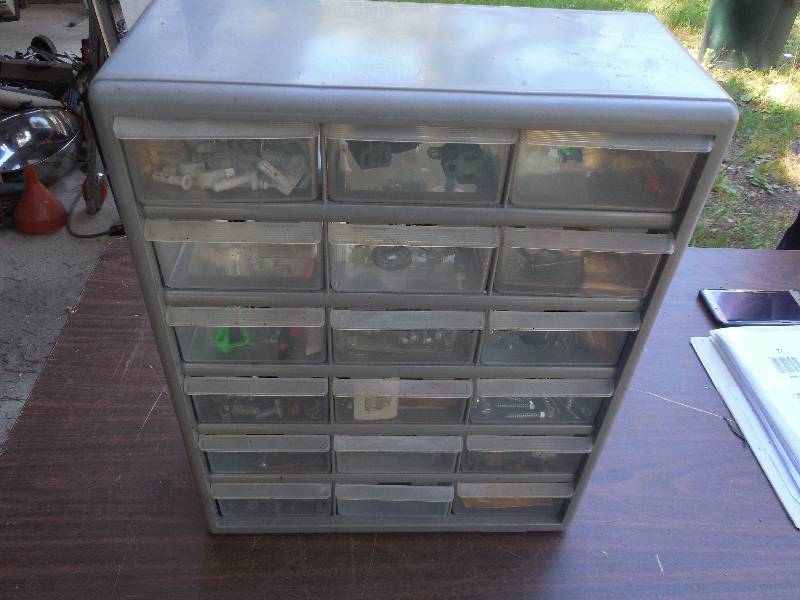 lot 58 image: 18 DRAWER PARTS CABINET WITH ITEMS
