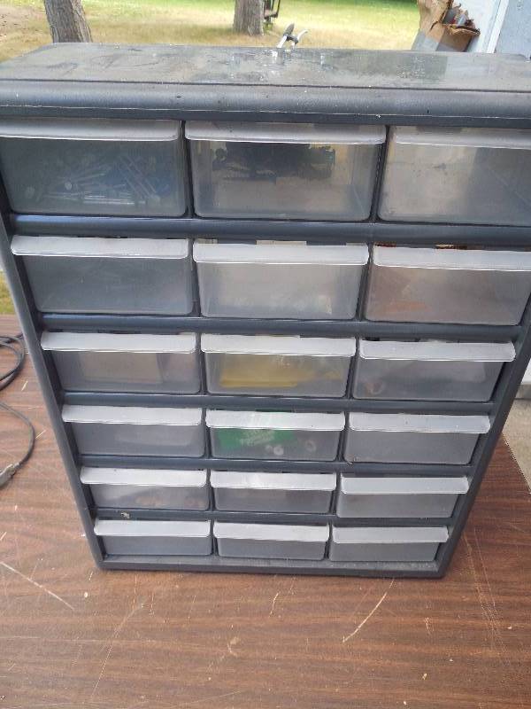 lot 64 image: 18 DRAWER PARTS CABINET WITH ITEMS