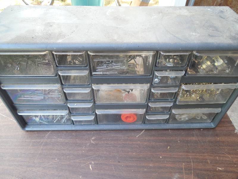 lot 65 image: 19 DRAWER PARTS CABINET WITH COMPONENTS