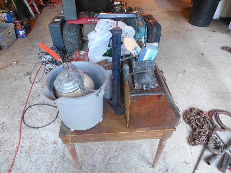 lot 68 image: HOUSEHOLD MISC LOT