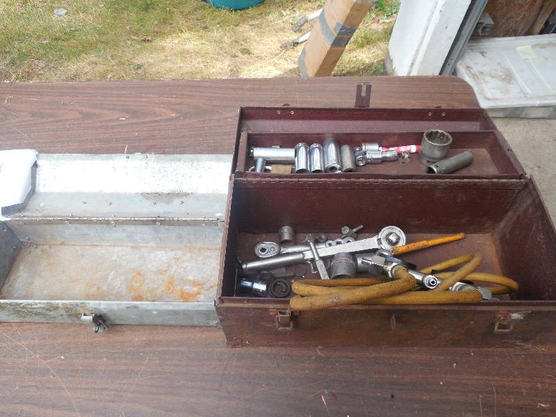 lot 76 image: (2) TOOL BOXES WITH AC GAUGES & TOOLS