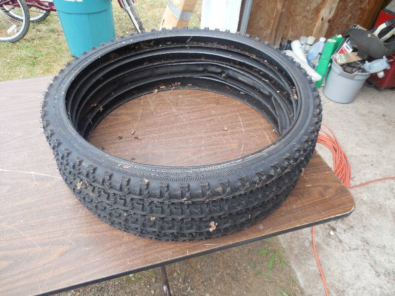 lot 78 image: (4) 24 BIKE TIRES - NEW