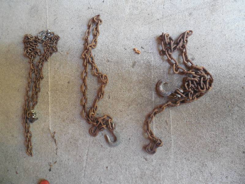 lot 83 image: (3) SMALL CHAINS WITH HOOKS