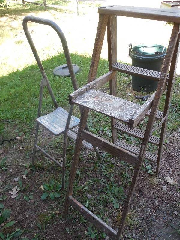 lot 84 image: STEP STOOL & STEP LADDER