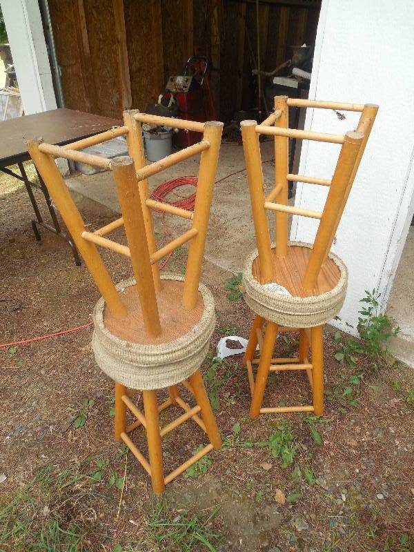 lot 89 image: 4 BAR STOOLS