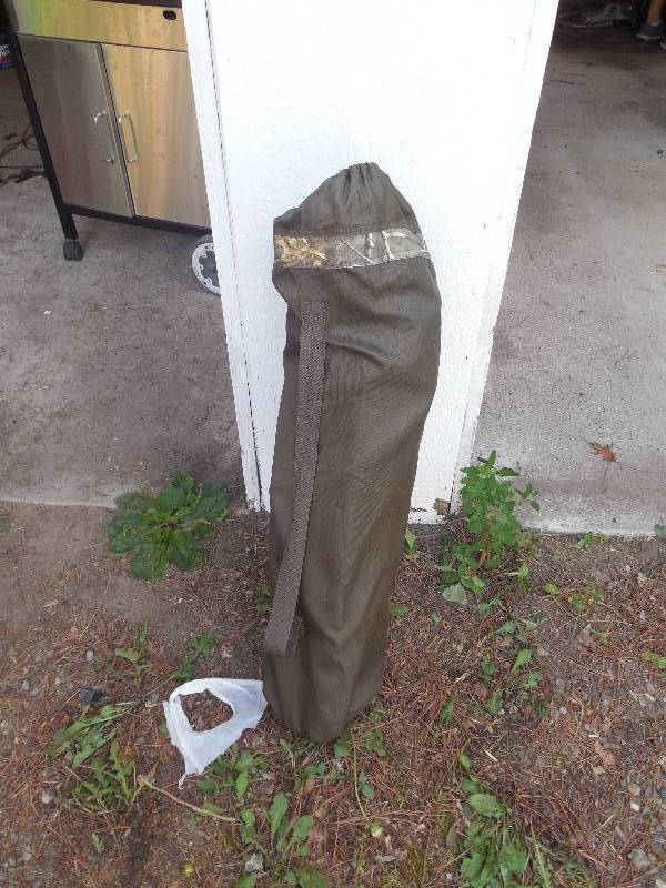 lot 96 image: LAWN CHAIR