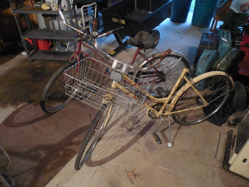 lot 103 image: (2) VINTAGE BIKES