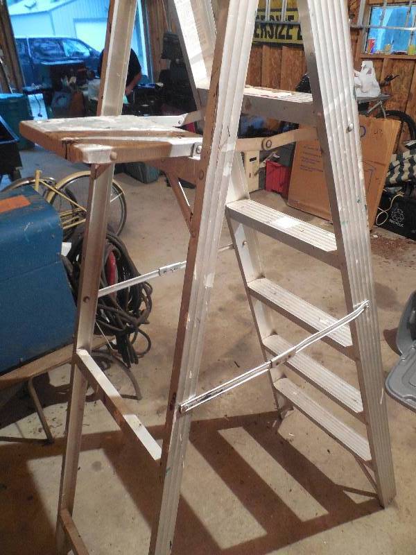 lot 108 image: 6 ALUMINUM STEP LADDER
