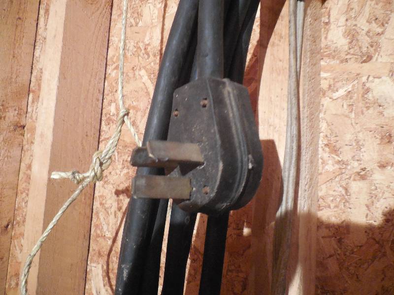 lot 109 image: HEAVY DUTY 220V 50 EXTENSION CORD