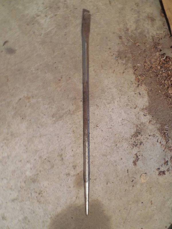 lot 118 image: HEAVY DUTY PRY BAR