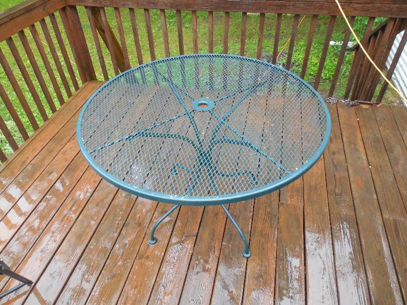 lot 120 image: PATIO TABLE & 2 CHAIRS