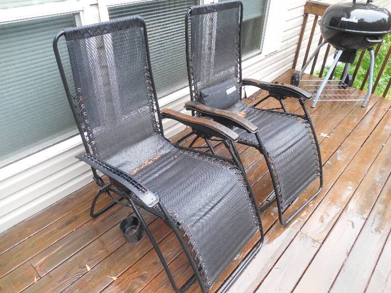 lot 121 image: 2 LAWN YARD CHAIRS THAT RECLINE