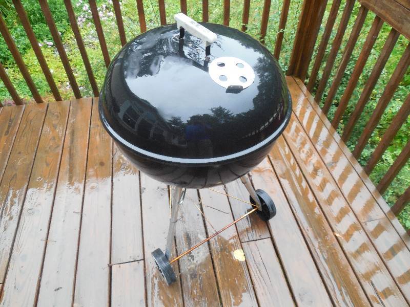 lot 122 image: WEBBER CHAR COAL GRILL