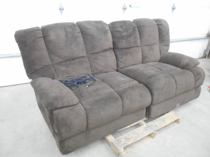 lot 38 image: Deluxe Big-Mans 2-Seater Sofa With ...