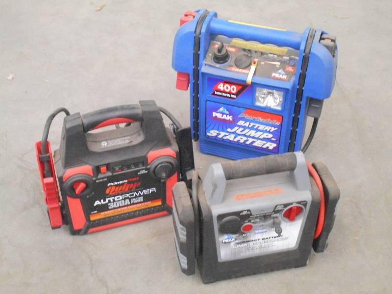 lot 41 image: (3) 12Volt Jump Packs, No Power Cor...