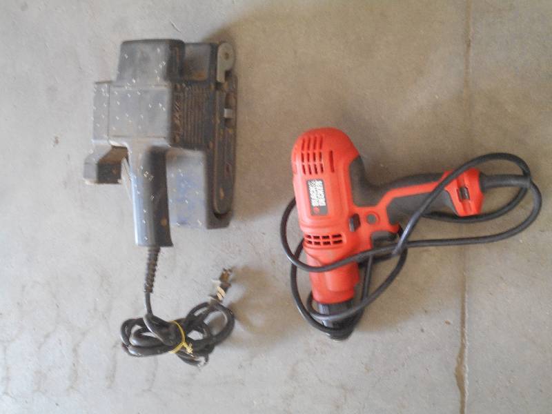 lot 44 image: (1) Black & Decker Drill & (1) Skil...