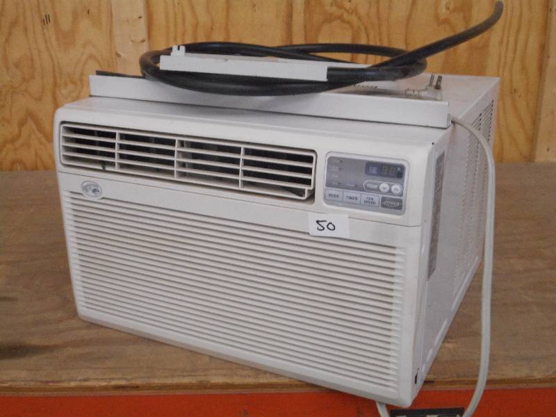 Hampton Bay 12000 BTU Window AC Uni... LE July Consignments KBID