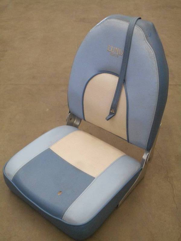 lot 67 image: Lund Flip-Up Boat Seat ...