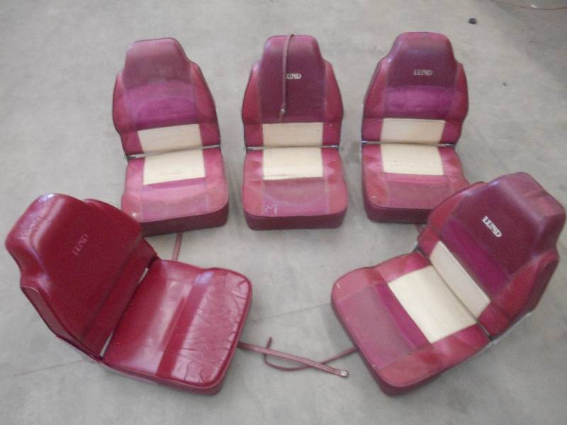 lot 68 image: (5) Used Lund Flip-Up Boat Seats ...