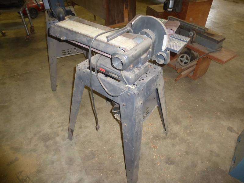 lot 18 image: Sears Craftsmen BeltDisc Sander