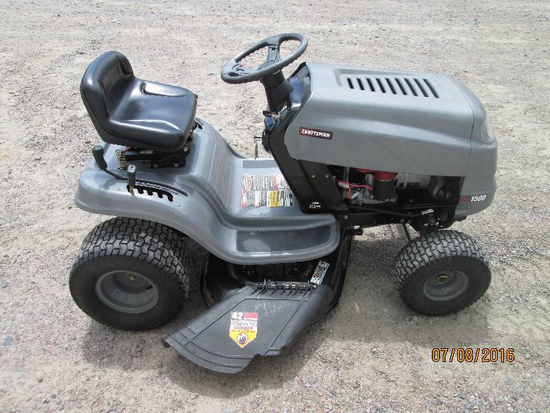 lot 12 image: Craftsman LT1500 Lawn Tractor, 17.5...