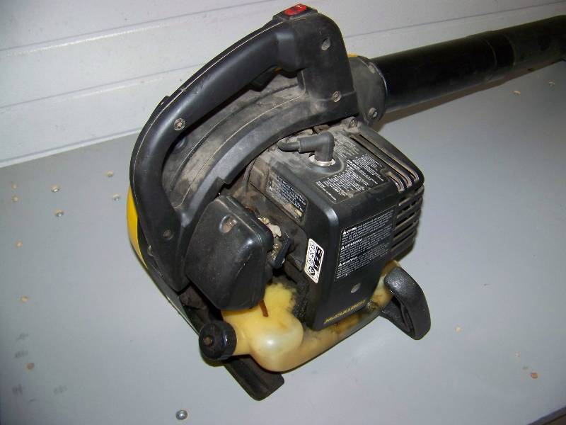 lot 19 image: McCulloch, Gas Powered Leaf Blower  Vac