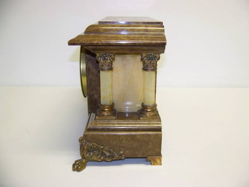 lot 7 image: Seth Thomas, Shasta, Table Top Clock with Pendulum and Winding Key