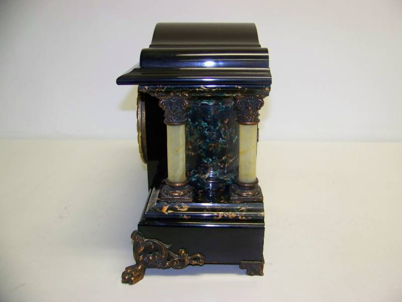 lot 5 image: Seth Thomas, Shasta, Table Top Clock with Pendulum and Winding Key
